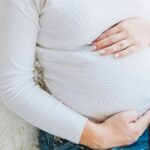 妊娠している女性